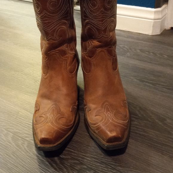 Ariat women's 7.5 brand new boots - Picture 2 of 6